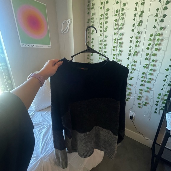 black & grey stripped comfy sweater - Picture 3 of 3